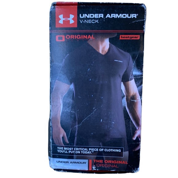 BNWT Mens Under Armour white v-neck Heatgear™️ ORIGINAL short sleeve t-shirt. - Picture 1 of 5